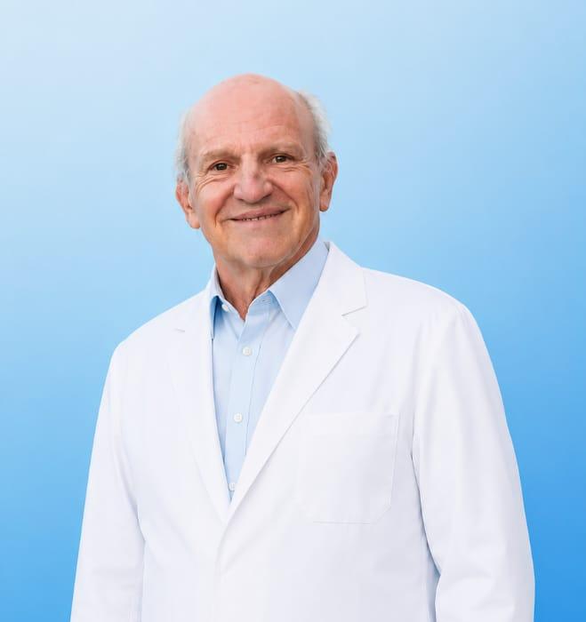 Dr. Hugo Leiva Pérez de Arce